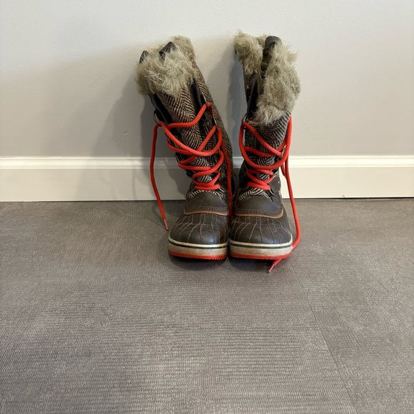 Sorel Herringbone Print Brown Fur-Lined Boots Size 7 - Picture 1 of 5